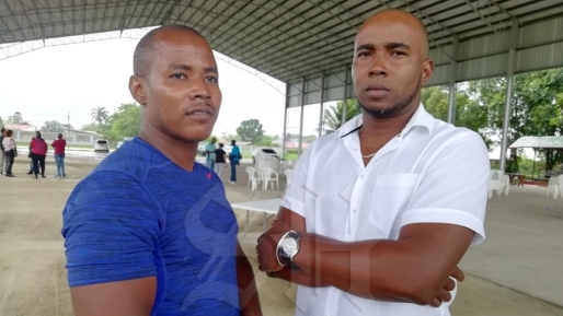 Raoul Hellings en Sergio Gentle. Foto: Suriname Herald