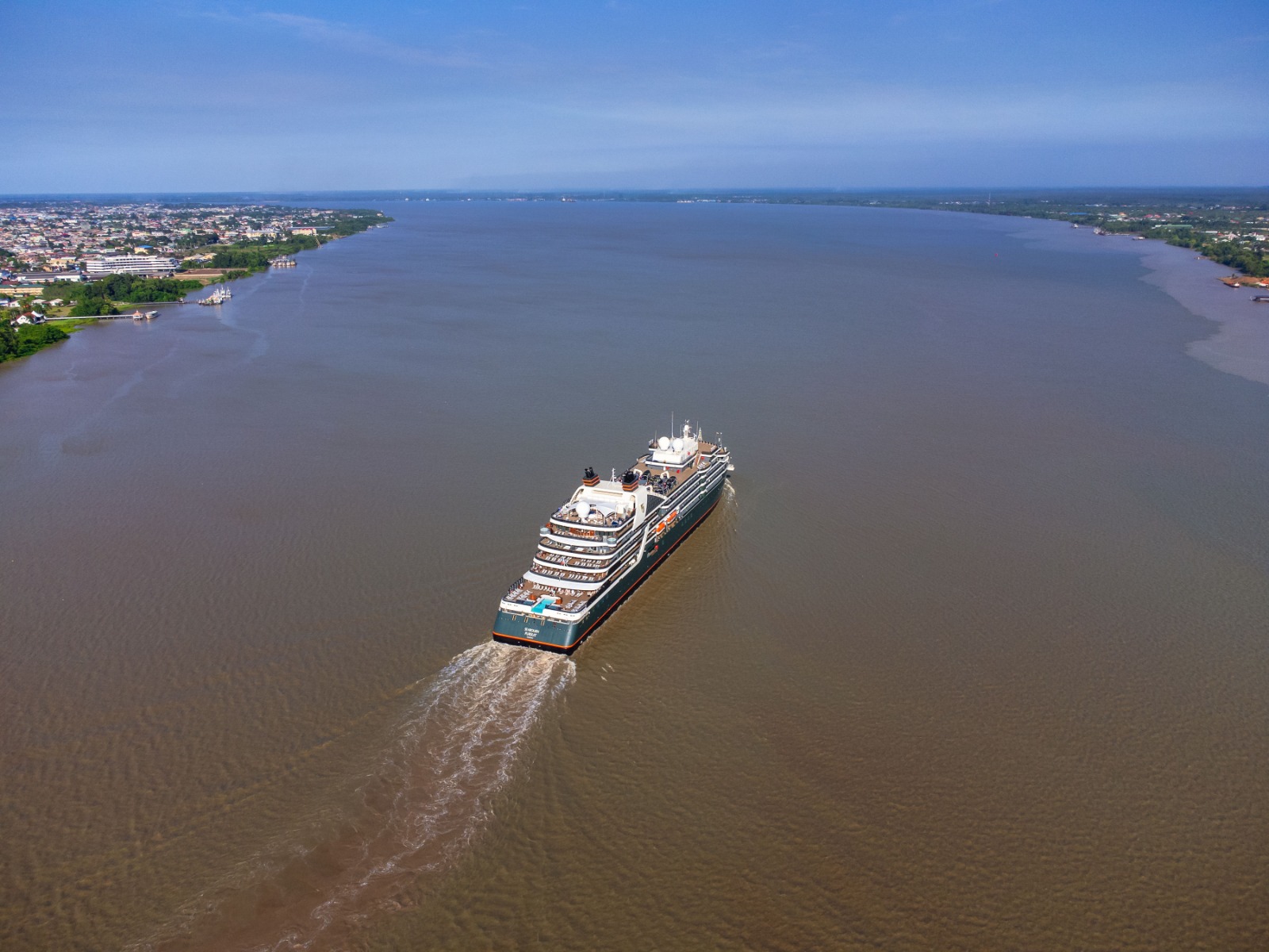 In 2021 startte men met het baggeren van de Suriname rivier, waarbij in maart 2022 de diepte van 4.5 meter werd bereikt. De tweede fase van het baggeren tot een diepte van 5,5 meter is in juli opgeleverd. De waterweg van de Surinamerivier is nu over een totale lengte van 68 kilometer uitgediept tot een diepte van 5,5 meter.