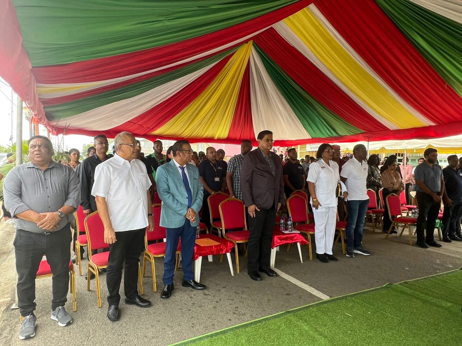 opening verricht van een nieuwe dependance van het Ministerie van Ruimtelijke Ordening en Grondbeleid (MI-GLIS) in het district Nickerie.