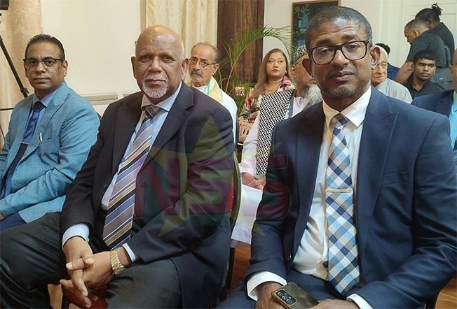 Van l-r: onderministers Sieuw Ramsukul, Maurits Hassankhan en minister Delano Landvreugd.