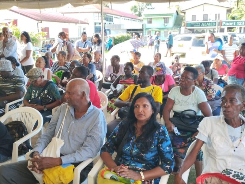 Leger des Heils: ‘Alle 900 geregistreerde behoeftigen Paramaribo ontvangen pakket’