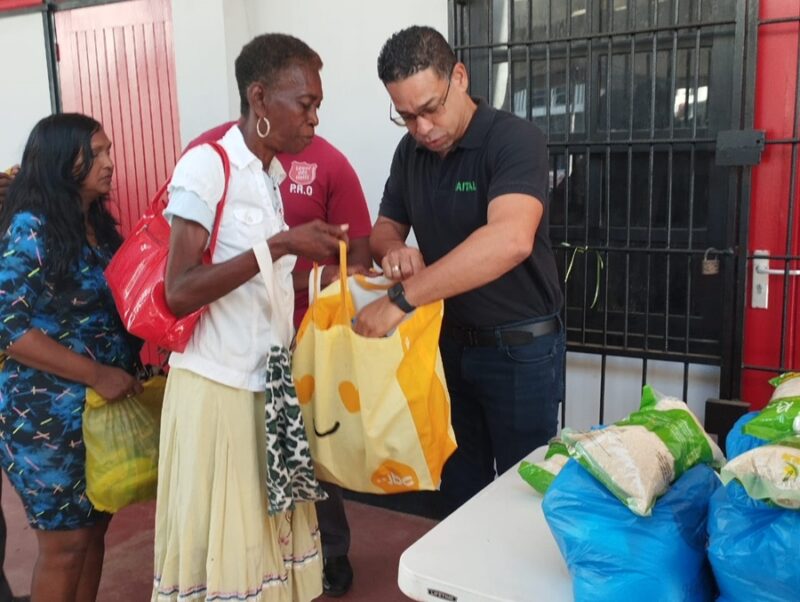Leger des Heils: ‘Alle 900 geregistreerde behoeftigen Paramaribo ontvangen pakket’