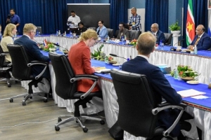 De ontmoeting tussen Buitenlandse Zaken Suriname en Nederland (foto: CDS)