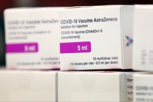 Medicijnagentschap beoordeelt AstraZeneca-prik mogelijk deze maand al