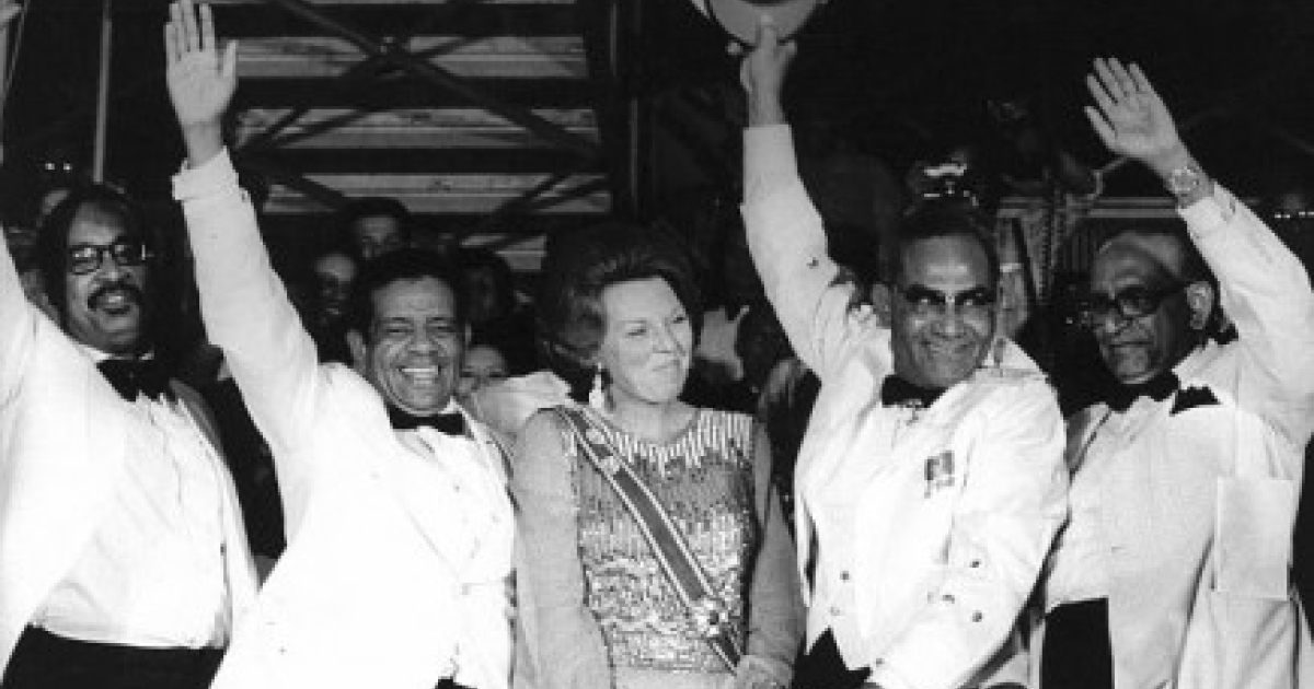 Wie werd waarvan bevrijd op 25 november 1975? | Suriname Nieuws Centrale