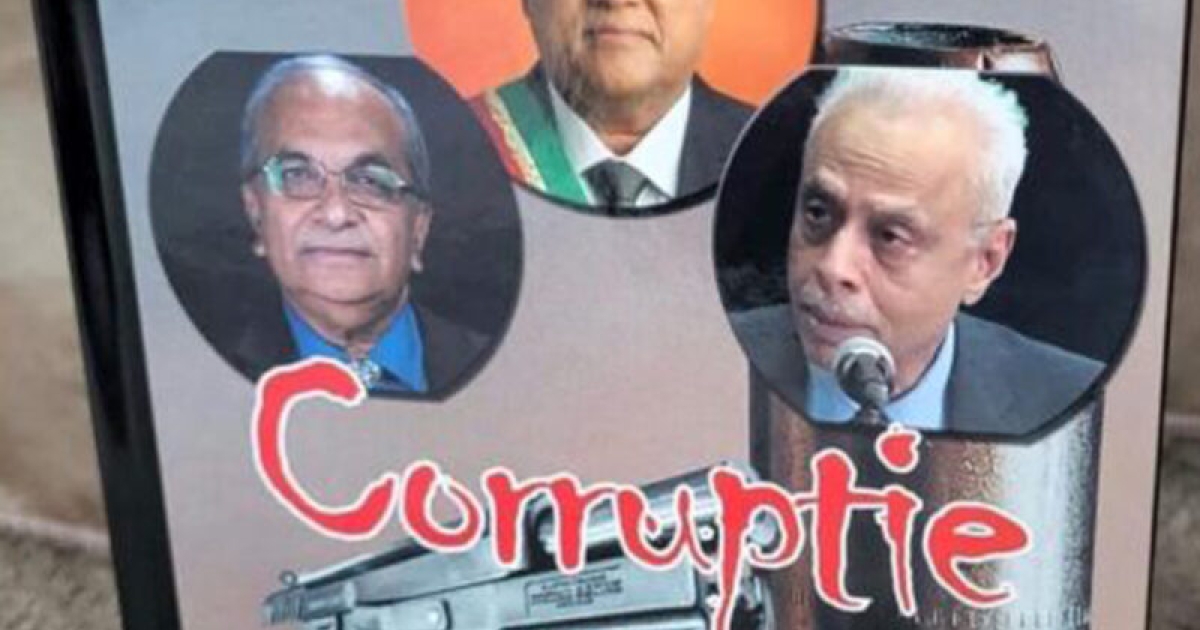 Santokhi vindt boek ‘Corruptie op het hoogste niveau’ inbreuk op morele