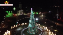 Embedded thumbnail for Publiek waardeert de kerstboom en versiering op Plein