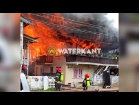Embedded thumbnail for Twee woningen in brand in de Duikelaarstraat
