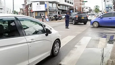 Politie grijpt in na verkeerschaos door afsluiting Domineestraat