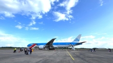 KLM compenseert gestrande passagiers na chaos op Zanderij door tekort aan luchtverkeersleiders