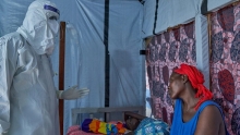 Ebola-uitbraak in Congo nadert 1000 doden; autoriteiten waarschuwen voor ongekende verspreiding