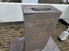 Familie Ramdat Misier verontwaardigd over diefstal borstbeeld en vraagt om snel ingrijpen