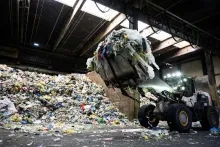 Onderhandelingen over plasticverdrag lopen uit; landen hopen op late doorbraak