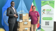 PAHO versterkt malaria- en moeder-kindzorg in binnenland met microscopen en sneltesten