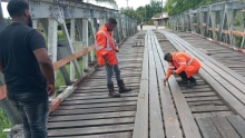 Wegenautoriteit herstelt wegschade en inspecteert bruggen op meerdere locaties
