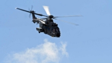 Helikopter maakt noodlanding op weiland