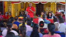 Vice President Dr Bharrat Jagdeo addressing residents of Pomona, Region Two (Photo: DPI/March 23, 2022)