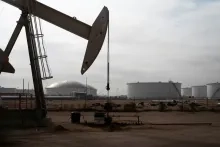 Olieprijzen onder druk door OPEC-plannen en Trumps tariefdreiging
