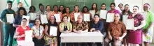 Vrouwen Magenta tonen kracht via vakopleiding