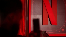 Producent eist US$ 105 miljoen van Netflix na diefstal Nicolas Cage-film