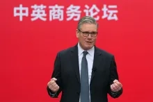 Starmer benadrukt noodzaak open blik op China ondanks waarschuwing van Trump