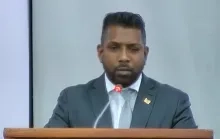 Minister Monorath onder vuur om onrechtmatig ontvangen gelden van Deviezencommissie