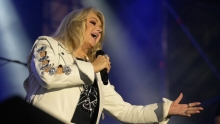 Bonnie Tyler (75) overleden, zangeres scoorde wereldhit met “Total Eclipse of the Heart”