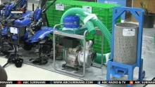 Embedded thumbnail for Agrariërs nemen landbouwmachines en -apparatuur in ontvangst - ABC Online Nieuws