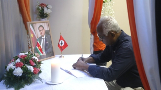 PRO tekent condoleanceregister Santokhi: “Plotseling en schokkend verlies”