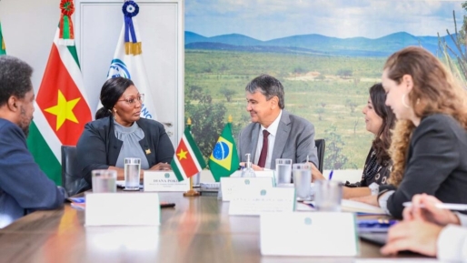 Pokie bespreekt met Brazilië samenwerking voor versterking sociaal systeem