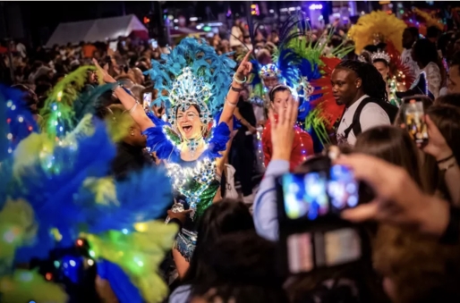 Drukte tijdens start van Zomercarnaval in Rotterdam. © Frank de Roo