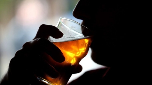 Nieuwe cijfers baren zorgen: alcoholgebruik onder Surinaamse jongeren stijgt