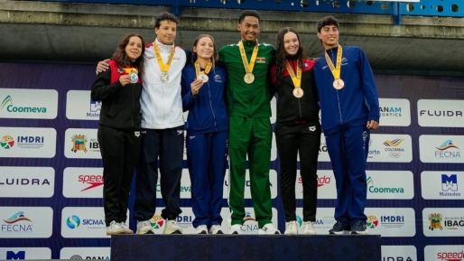 Zwemmer Ismael Holtuin schittert met goud en brons op Pan-Amerikaanse kampioenschappen