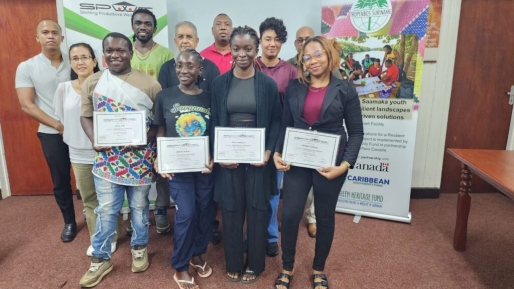 Jongeren uit Boven-Suriname opgeleid om klimaatkennis te delen in eigen gemeenschap