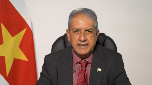 Onderminister Jadnanansing: “Eerlijk loon en sterke rechten cruciaal op Wrokoman Dey”