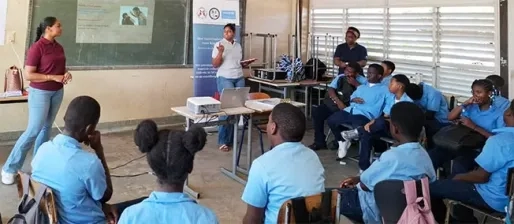 Leerlingen op 20 scholen krijgen voorlichting over kinderrechten en hulpverlening