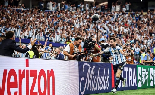 Messi verbreekt all-time WK-record en leidt Argentinië naar overwinning