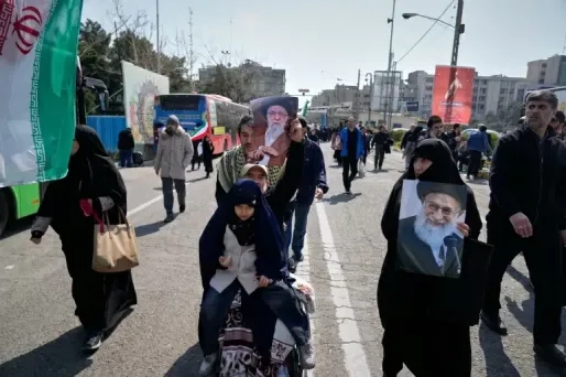 Iraniërs rouwen om Khamenei tijdens eerste vrijdaggebeden sinds begin oorlog