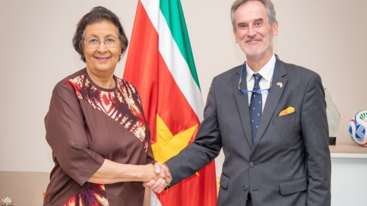 Oostelbos: relatie Suriname en Nederland wordt zakelijker en gelijkwaardiger