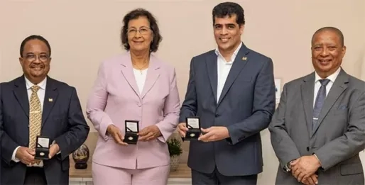 CBvS markeert 50 jaar onafhankelijkheid met gedenkpenning