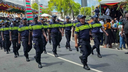 Nieuw politie-uniform nog niet in Suriname; levering mogelijk in april of mei