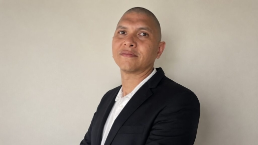 Abrahams ontkent terugtrekking uit TAS-functie