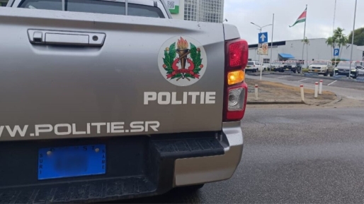 Beroving bij kledingzaak: auto in beslag genomen, winkelier gewond