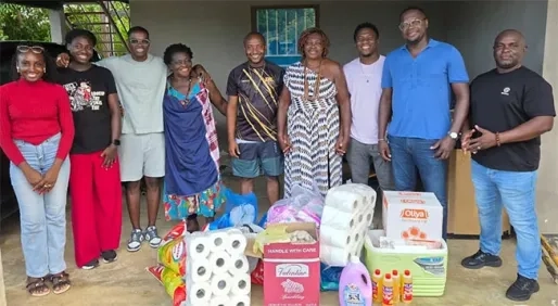 Groep vrienden steunt meisjesinternaat Balingsula in feestperiode