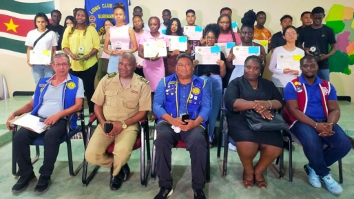 Lions Club Para beloont 25 bestgeslaagden voor uitstekende schoolprestaties