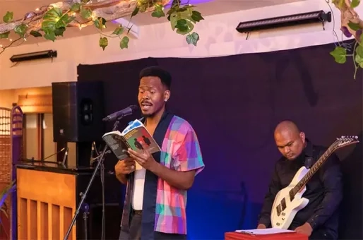 Xillan Macrooy sluit SABI Literatuurfestival 2026 af met wervelende muzikale lezing