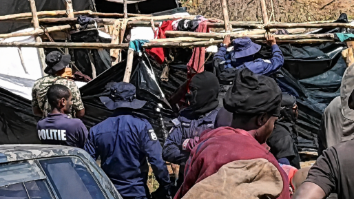 Tien Cubaanse en Dominicaanse vrouwen aangetroffen bij ontruimingsactie Moeroekreek,