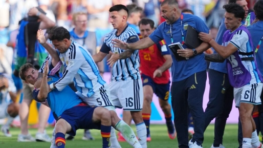 FIFA schorst Leandro Paredes tien duels na opstootje in WK-finale