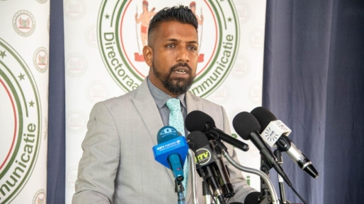 Gestolen borstbeeld oud-president Ramdat Misier vernield teruggevonden