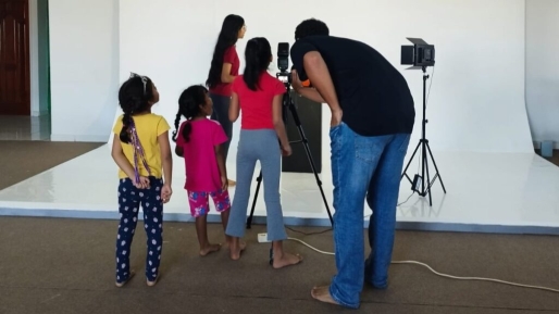 Kunstenaar Ruth-Rachel Joeroeja start creatief centrum voor kunst en media